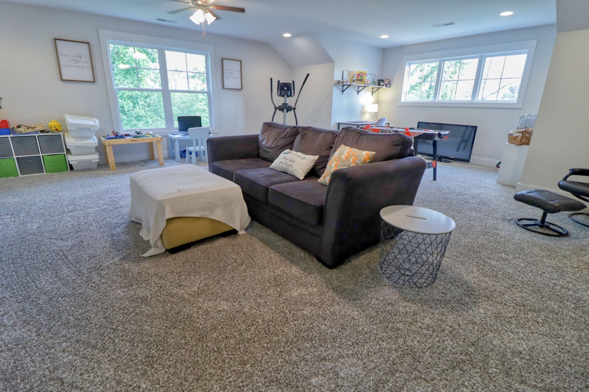 1658 Center Star Road Columbia, TN 38401 - Photo 25 of 36 a living room with furniture and a window