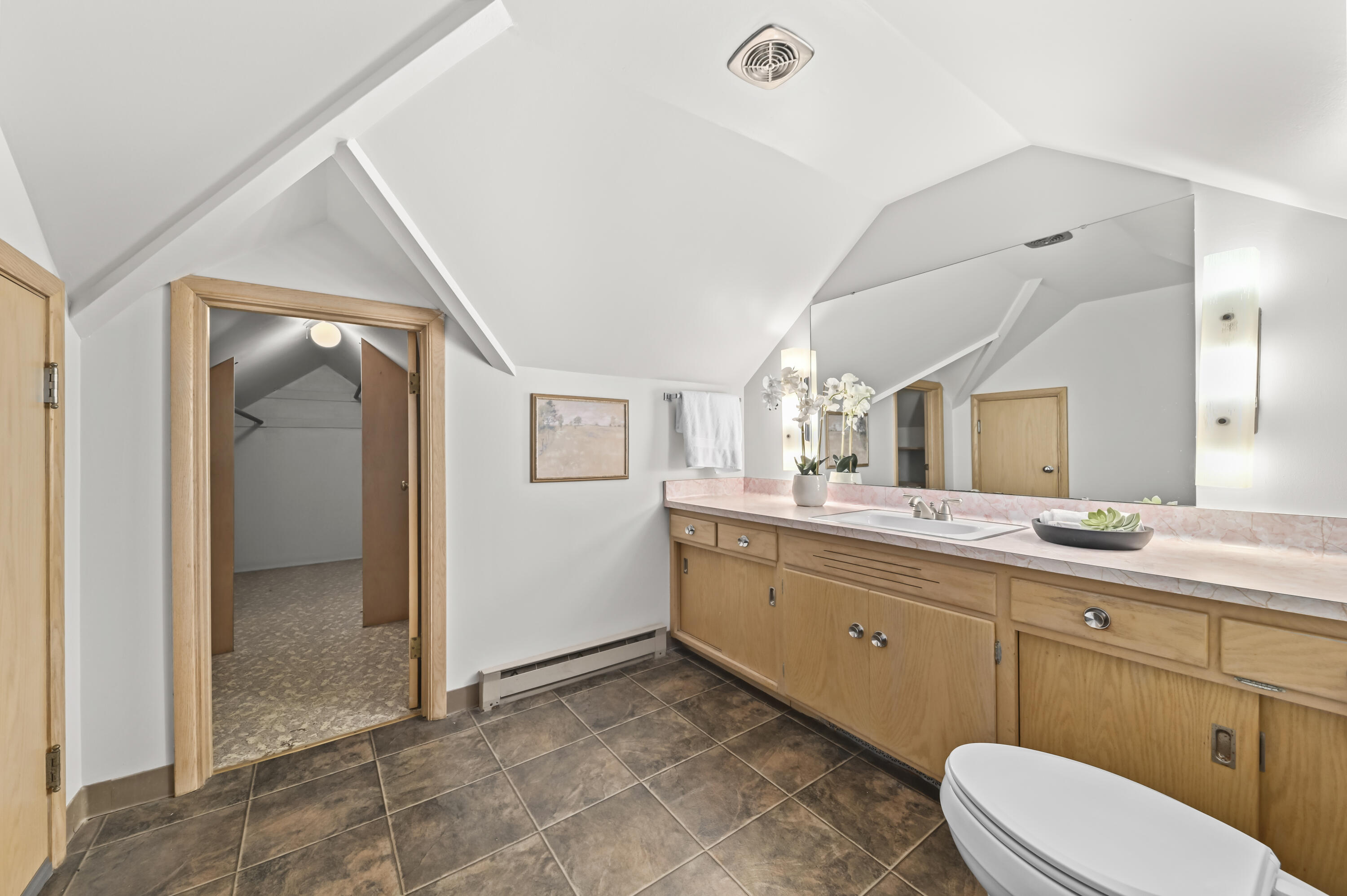 8031 North Whitney Road Fox Point, WI 53217 - Photo 20 of 26 Upper Half Bath and Walk-In Closet