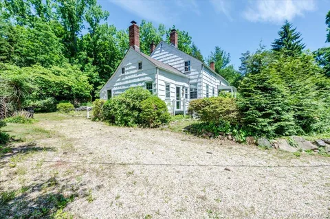 $550,000 | 169 West Rogues Path, Huntington, NY 11743