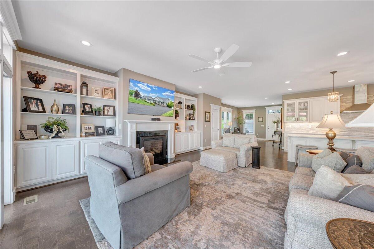 290 Sunset Pointe Drive Moneta, VA 24121 - Photo 5 of 68 012-MIB02684