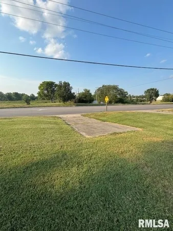 a view of an ocean and a mountain view
