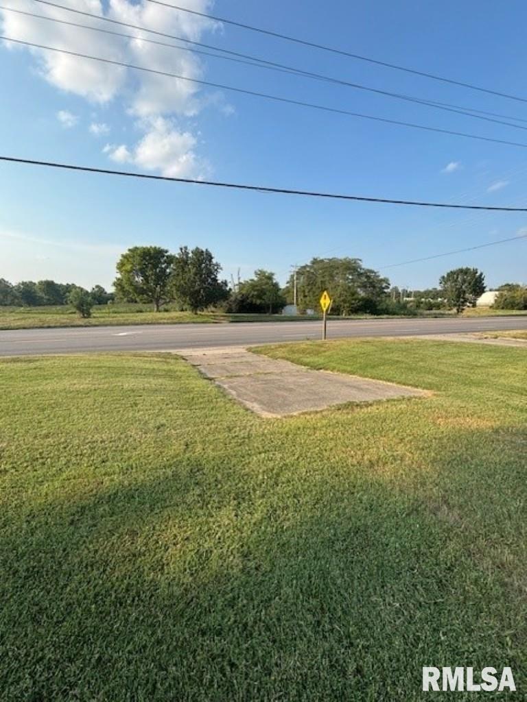 9485 Highway 15 Mount Vernon, IL 62864 - Photo 4 of 11 a view of an ocean and a mountain view