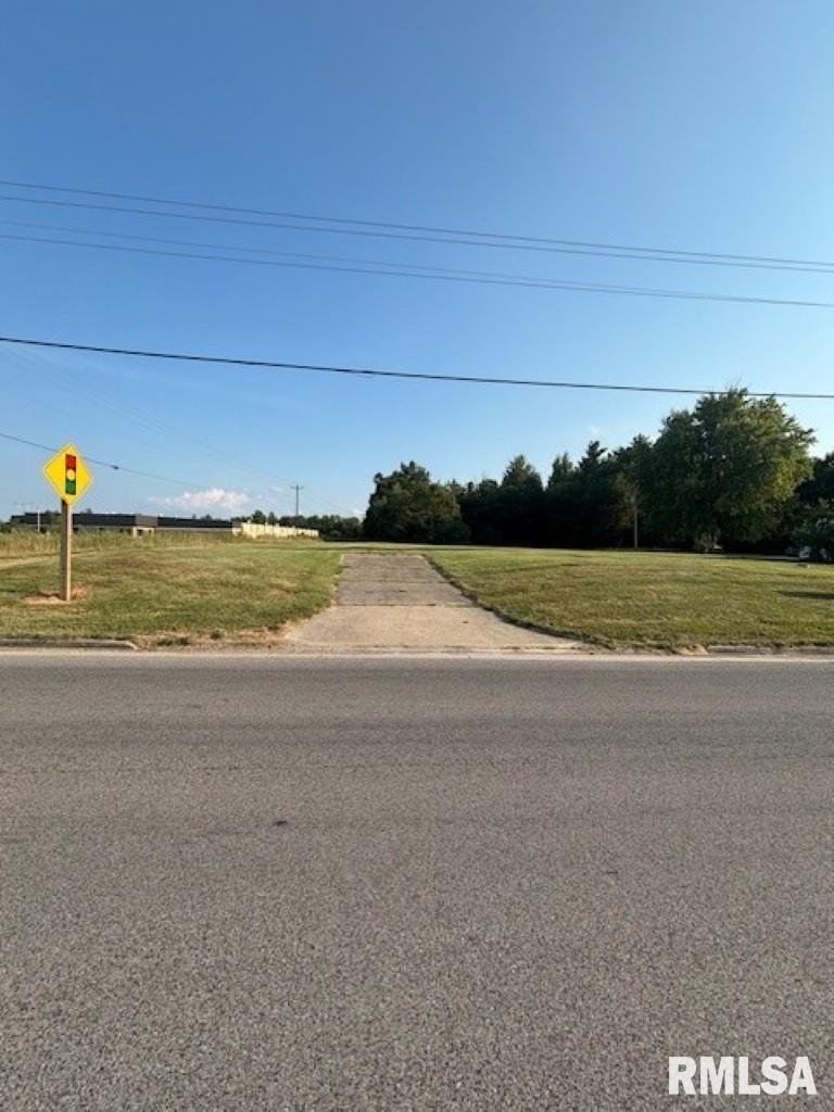 9485 Highway 15 Mount Vernon, IL 62864 - Photo 10 of 11 a view of a big yard