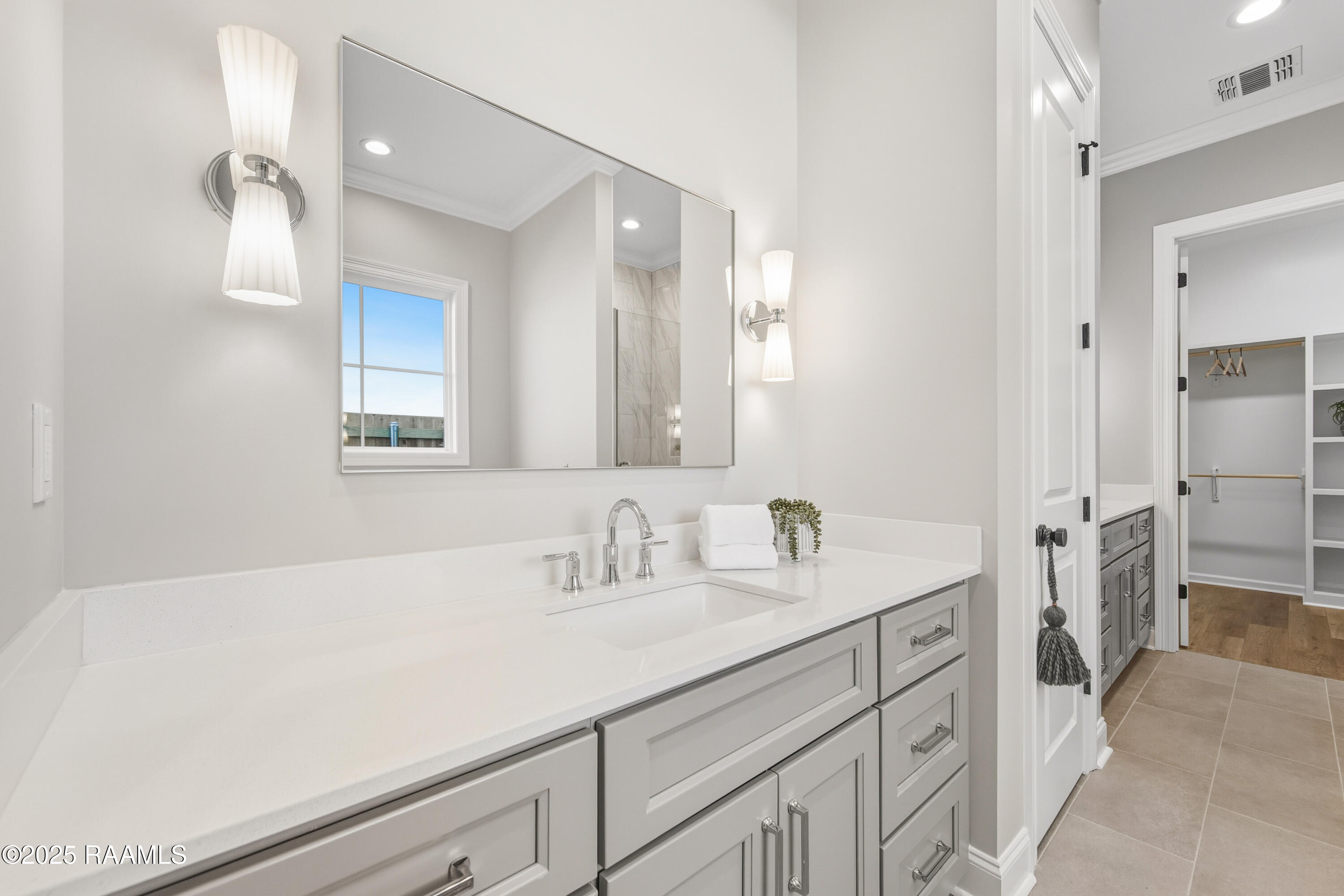 202 Keystone Drive Scott, LA 70583 - Photo 15 of 28 Primary Bathroom