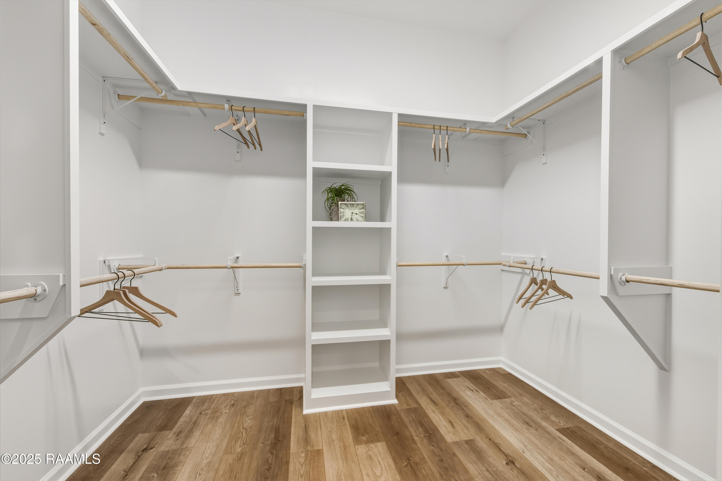 202 Keystone Drive Scott, LA 70583 - Photo 18 of 28 Primary Closet