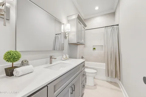 $393,990 | 202 Keystone Drive, Scott, LA 70583