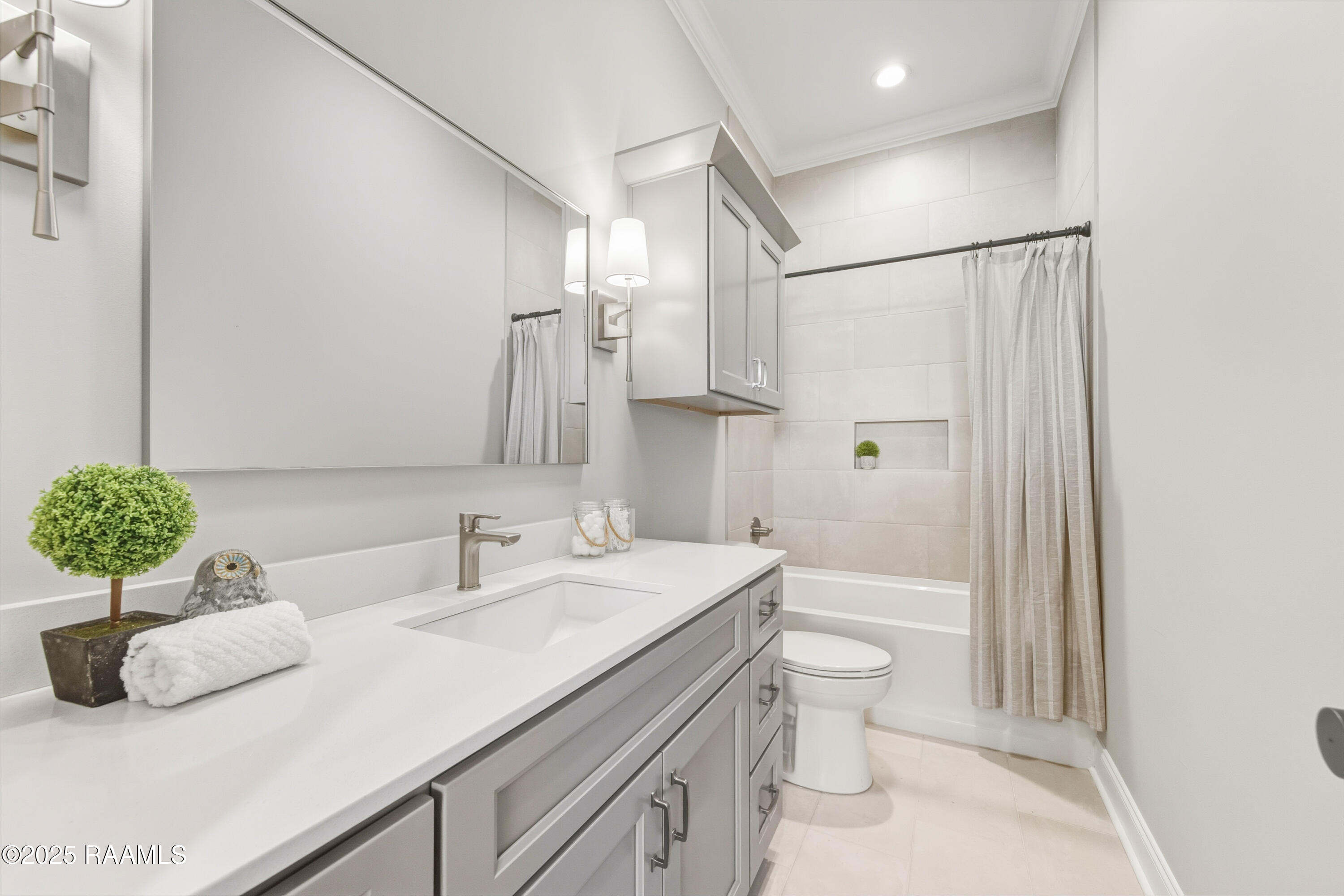 202 Keystone Drive Scott, LA 70583 - Photo 20 of 28 Bathroom 2