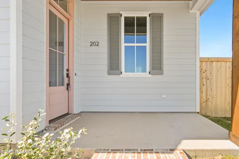 $393,990 | 202 Keystone Drive, Scott, LA 70583