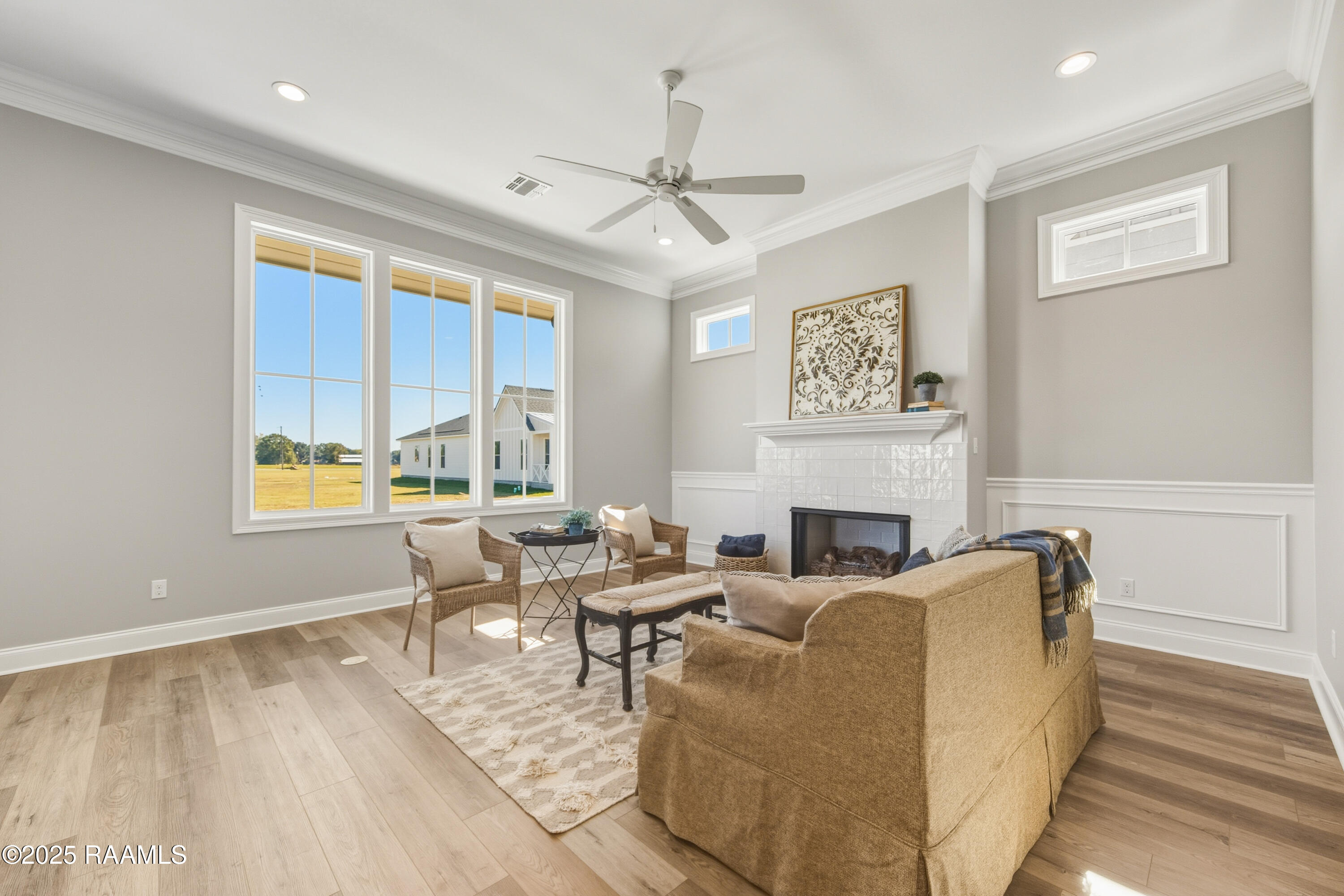 202 Keystone Drive Scott, LA 70583 - Photo 4 of 28 Living Room