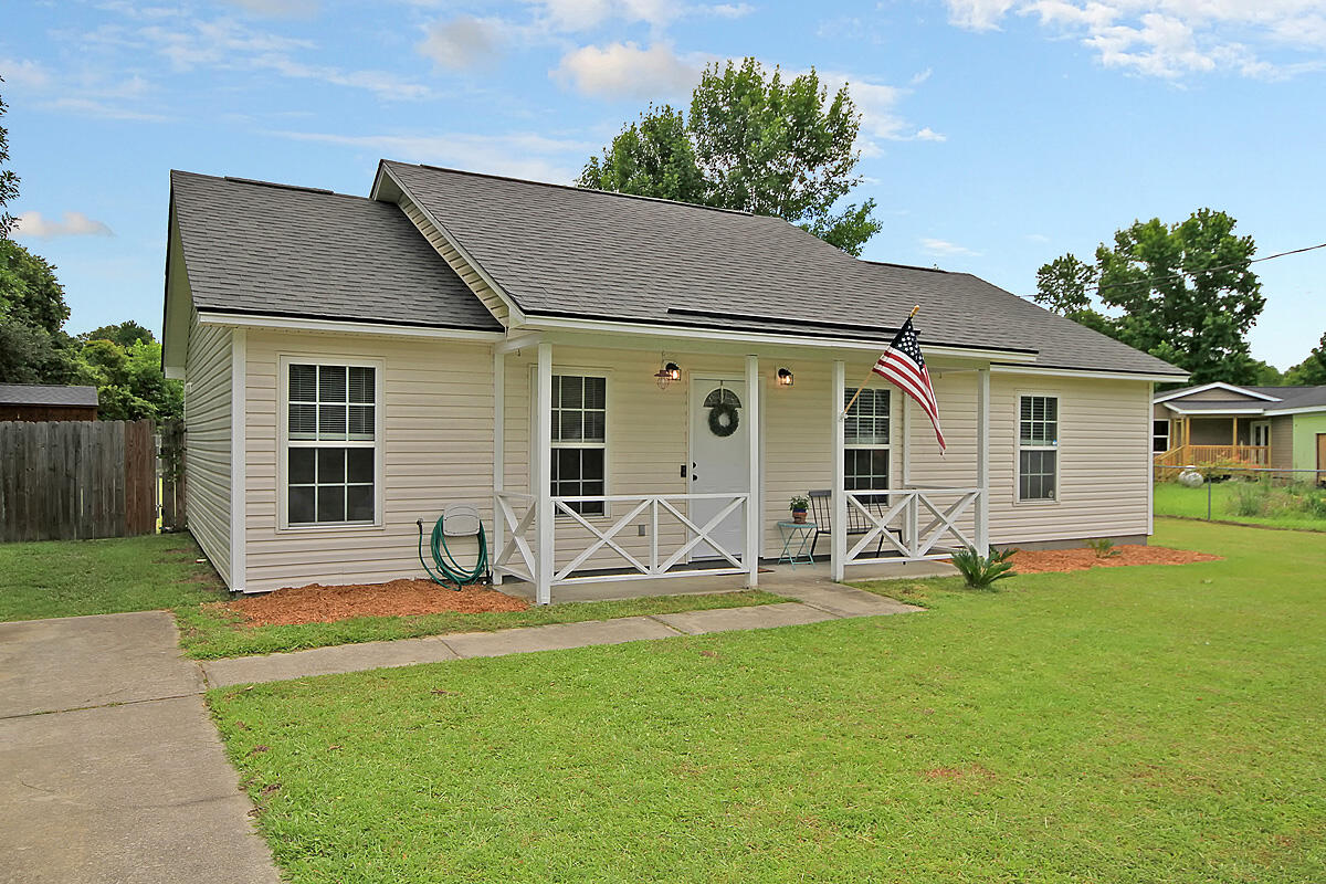 5064 Manor Road Hollywood, SC 29449 - Photo 1 of 31 CREM_5064 Manor_002