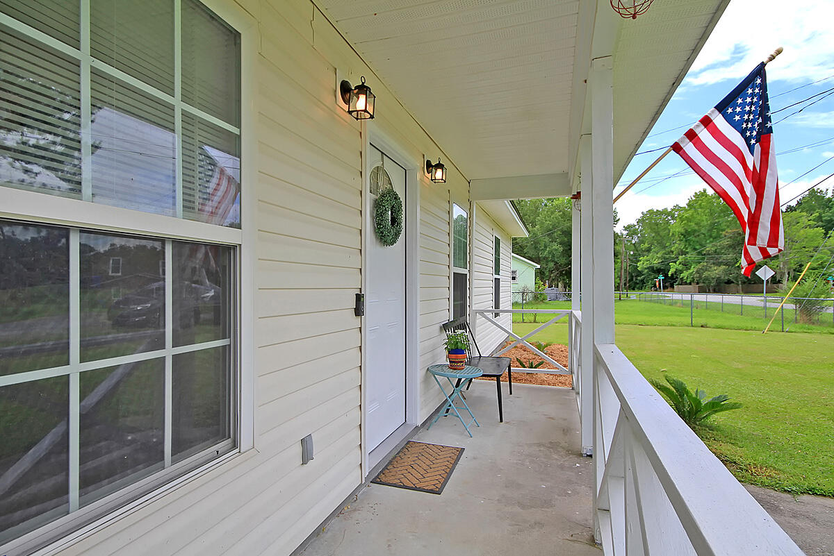 5064 Manor Road Hollywood, SC 29449 - Photo 2 of 31 CREM_5064 Manor_005