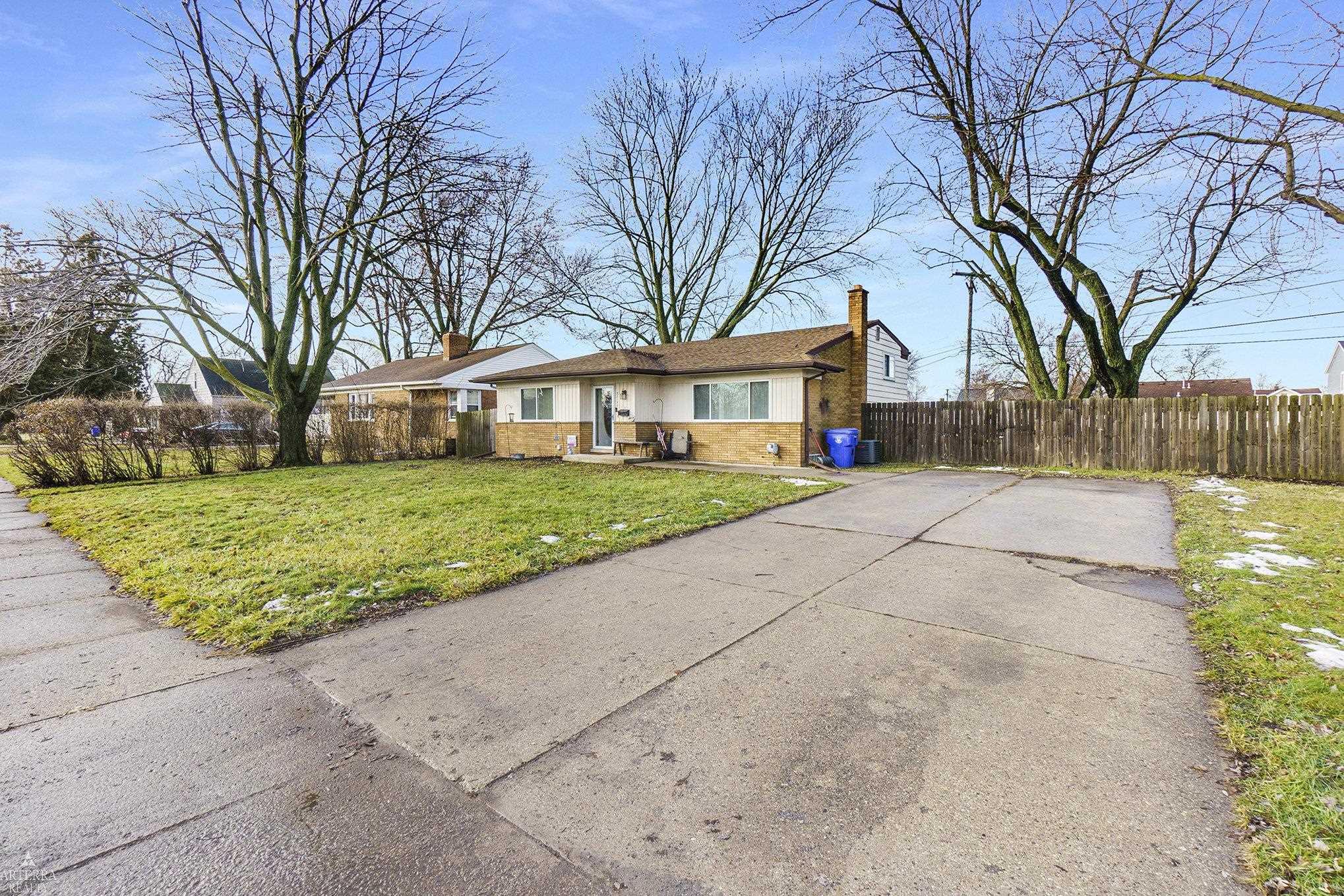 33155 Garfield Road Fraser, MI 48026 - Photo 2 of 25 50132439-ed379536-7d3d-4b6b-8917-0a93b9fdbc02.JPG