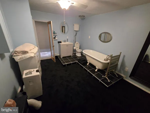 $1,300 | 2327 South Croskey Street, Unit 2, Philadelphia, PA 19145