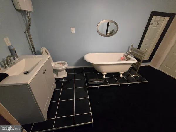 $1,300 | 2327 South Croskey Street, Unit 2, Philadelphia, PA 19145