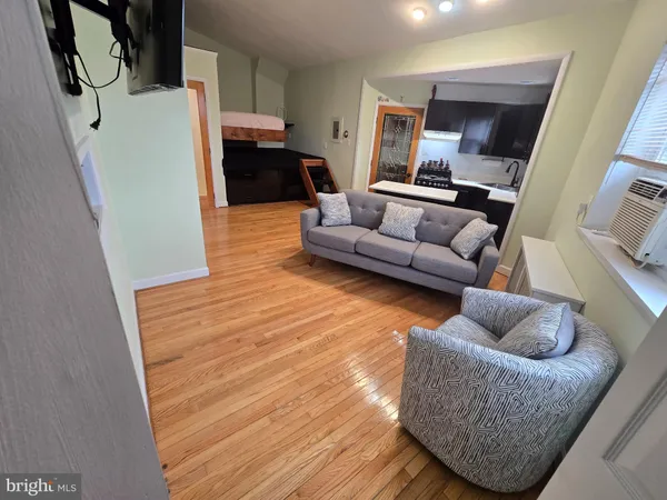 $1,300 | 2327 South Croskey Street, Unit 2, Philadelphia, PA 19145