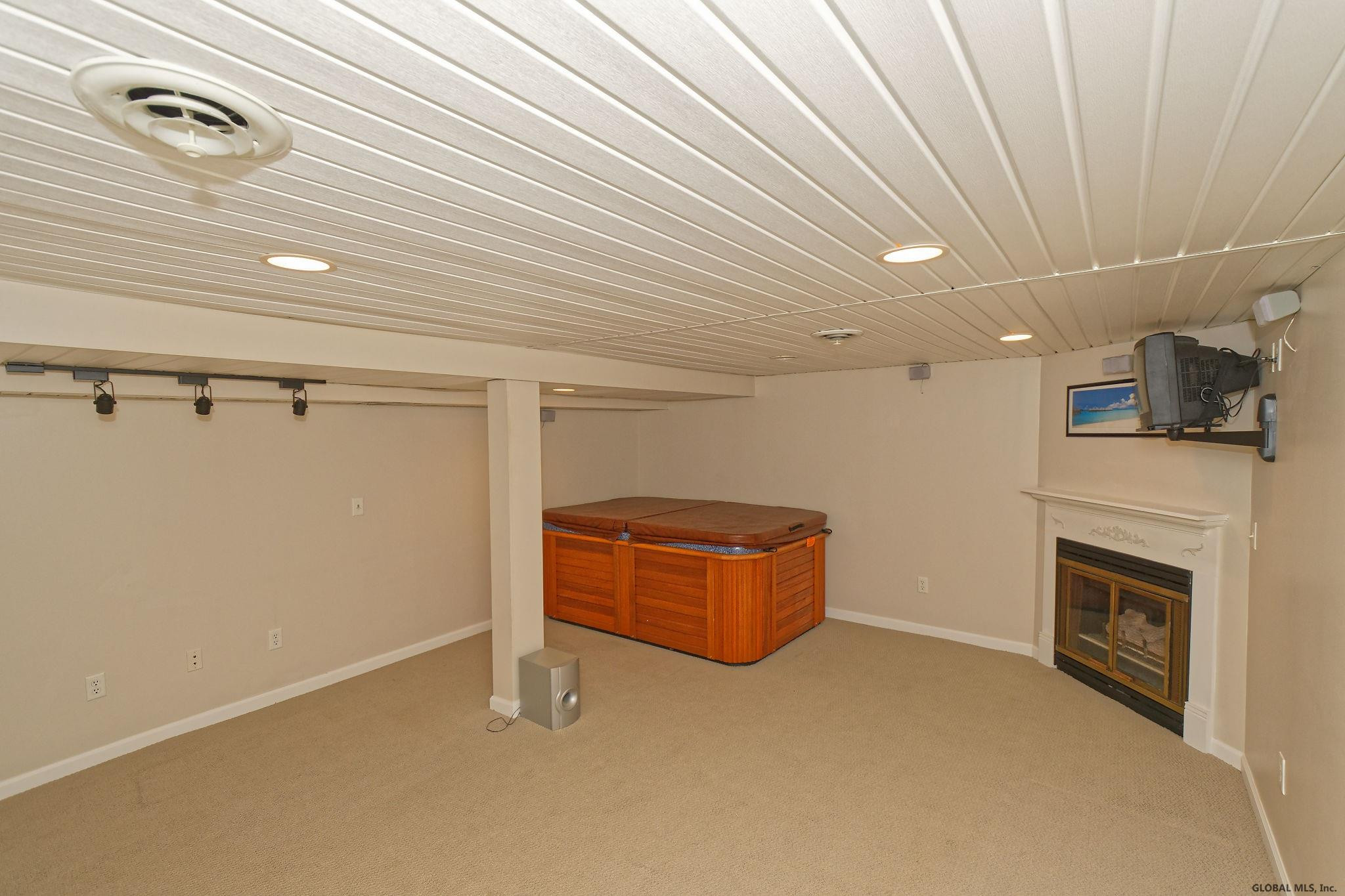 2914 Windermere Road Schenectady, NY 12304 - Photo 18 of 30 Photo 19