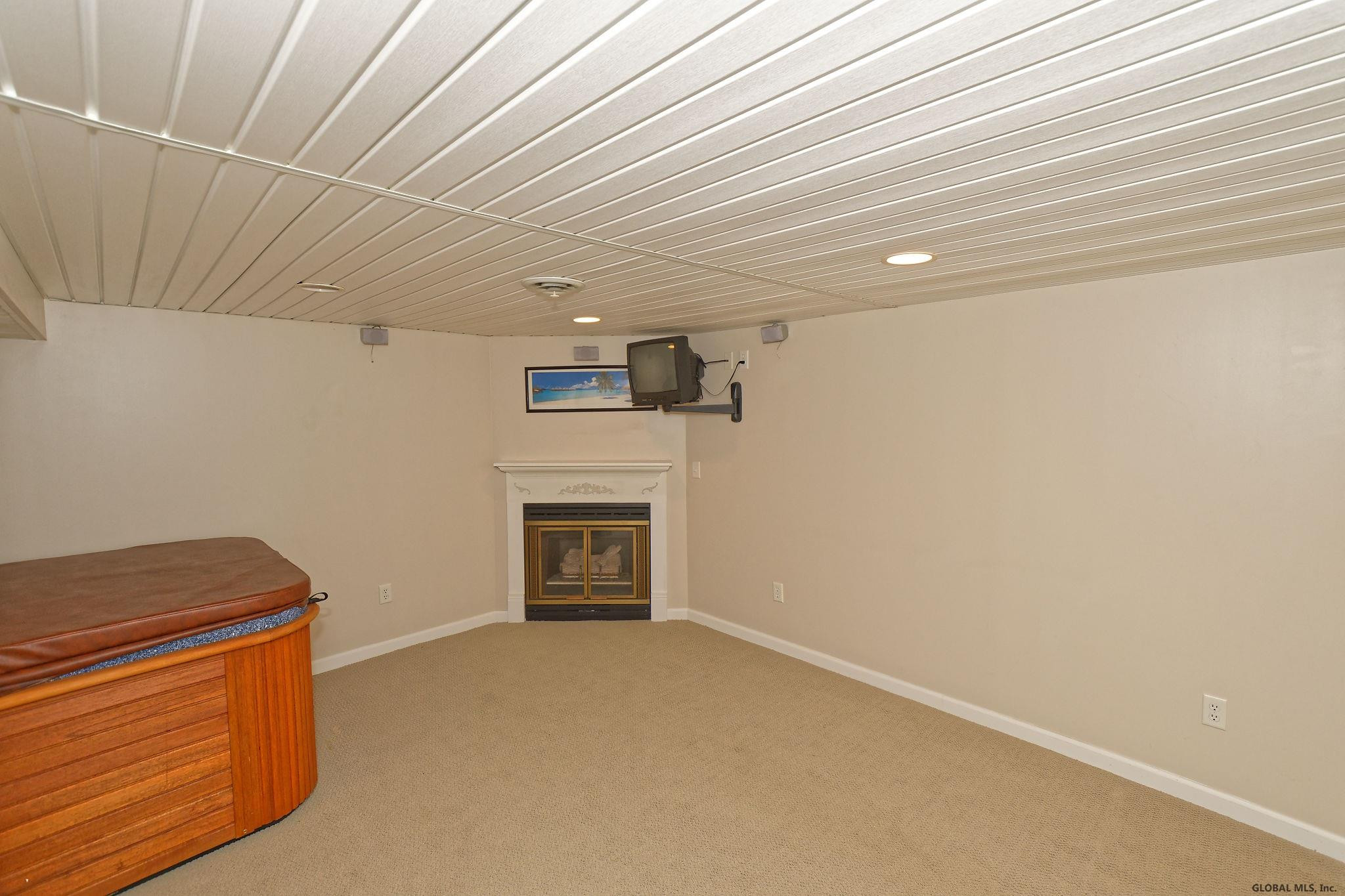 2914 Windermere Road Schenectady, NY 12304 - Photo 19 of 30 Photo 20