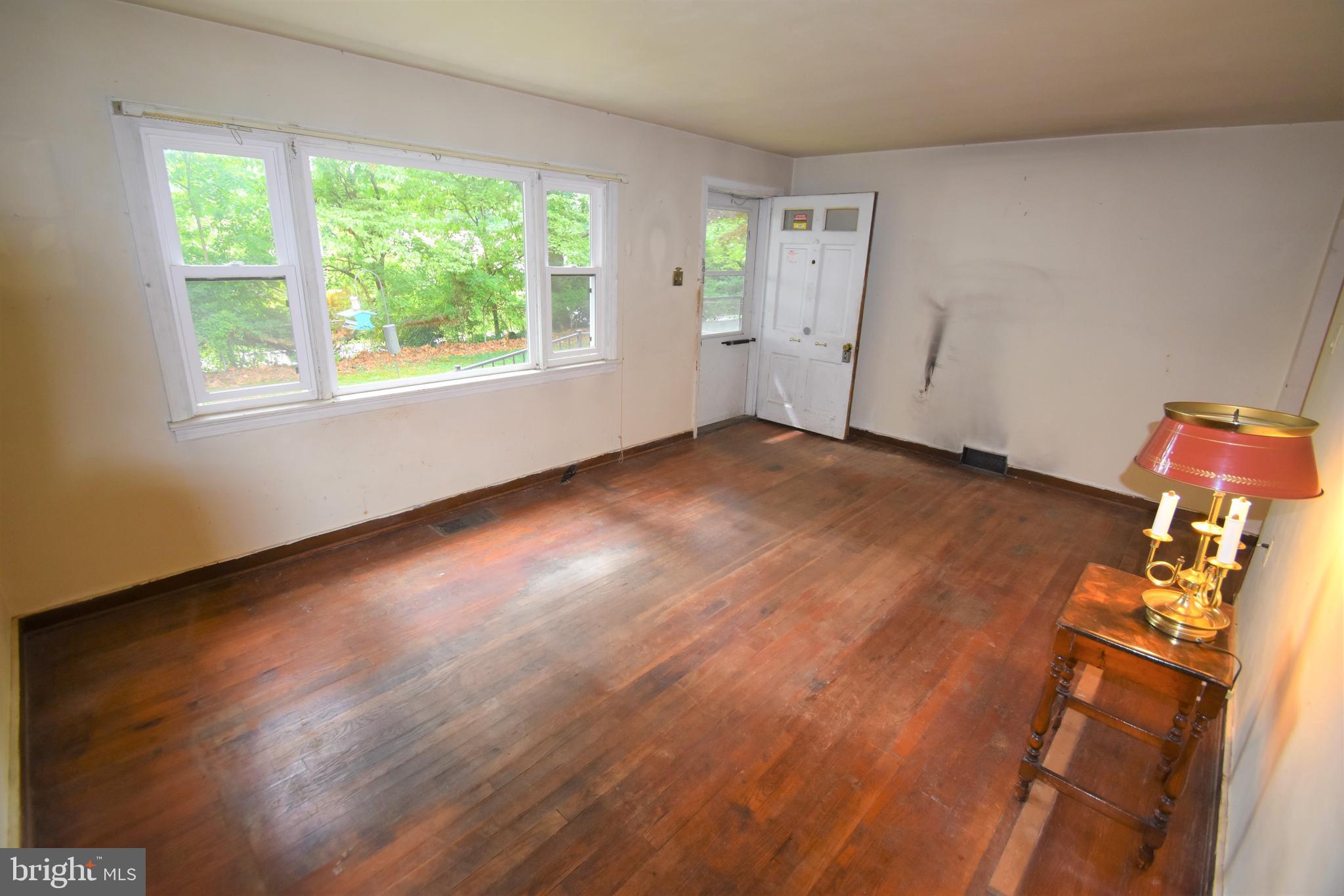 1535 Welsh Road Reading, PA 19607 - Photo 2 of 20 Living Room