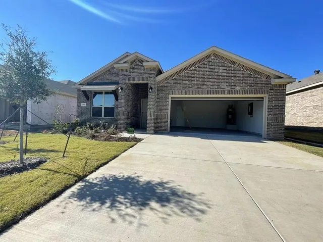 $2,300 | 10508 Summer Pl Lane, Fort Worth, TX 76140