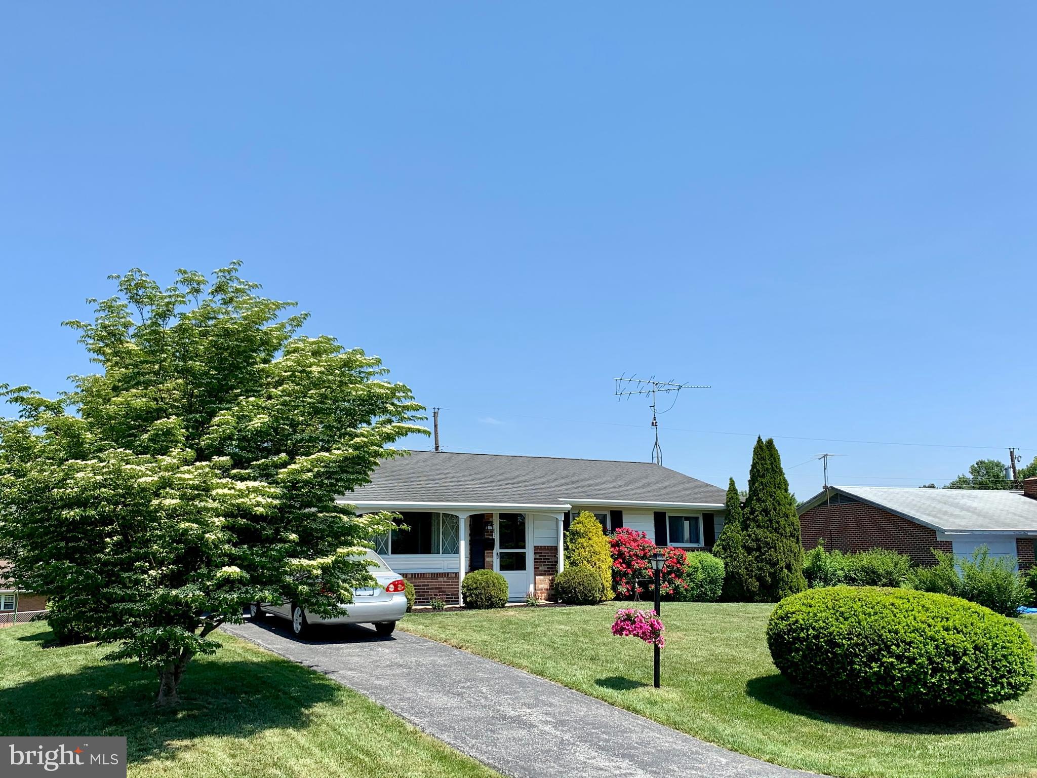 17818 Woodcrest Road Hagerstown, MD 21740 - Photo 2 of 39 Mature landscaping - great curb appeal!