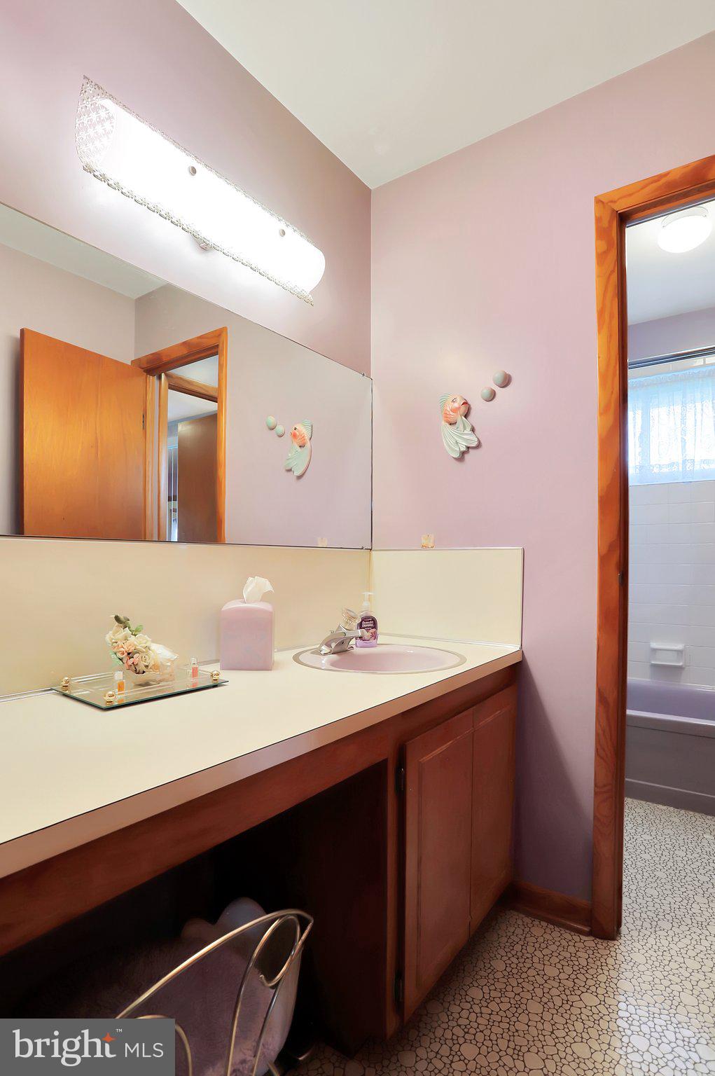 17818 Woodcrest Road Hagerstown, MD 21740 - Photo 18 of 39 Separate sink area!