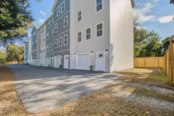 $2,295 | 2161 West Jimtown Drive, Unit 101, North Charleston, SC 29405