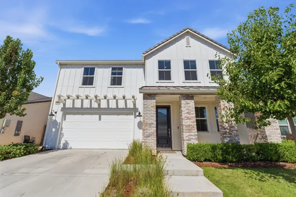 $624,990 | 186 Sentinel Drive South, Madera, CA 93636