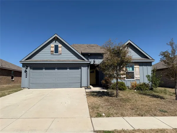 $270,000 | 820 Lakeview Drive, Alvarado, TX 76009