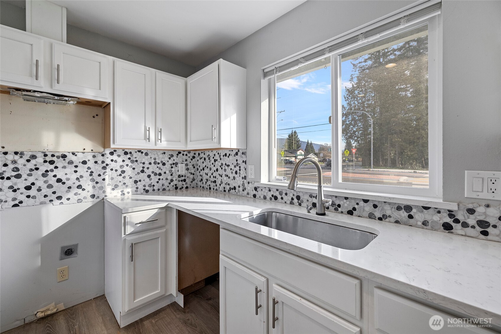 827 John Liner Road Sedro-Woolley, WA 98284 - Photo 12 of 36 a kitchen with sink and cabinets
