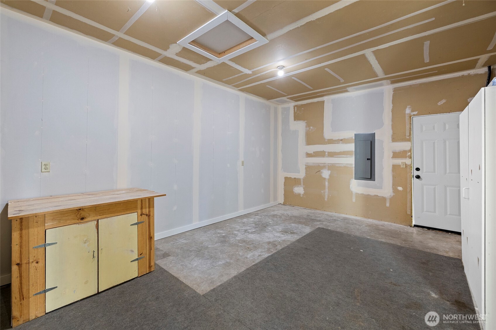 827 John Liner Road Sedro-Woolley, WA 98284 - Photo 21 of 36 a view of an empty room