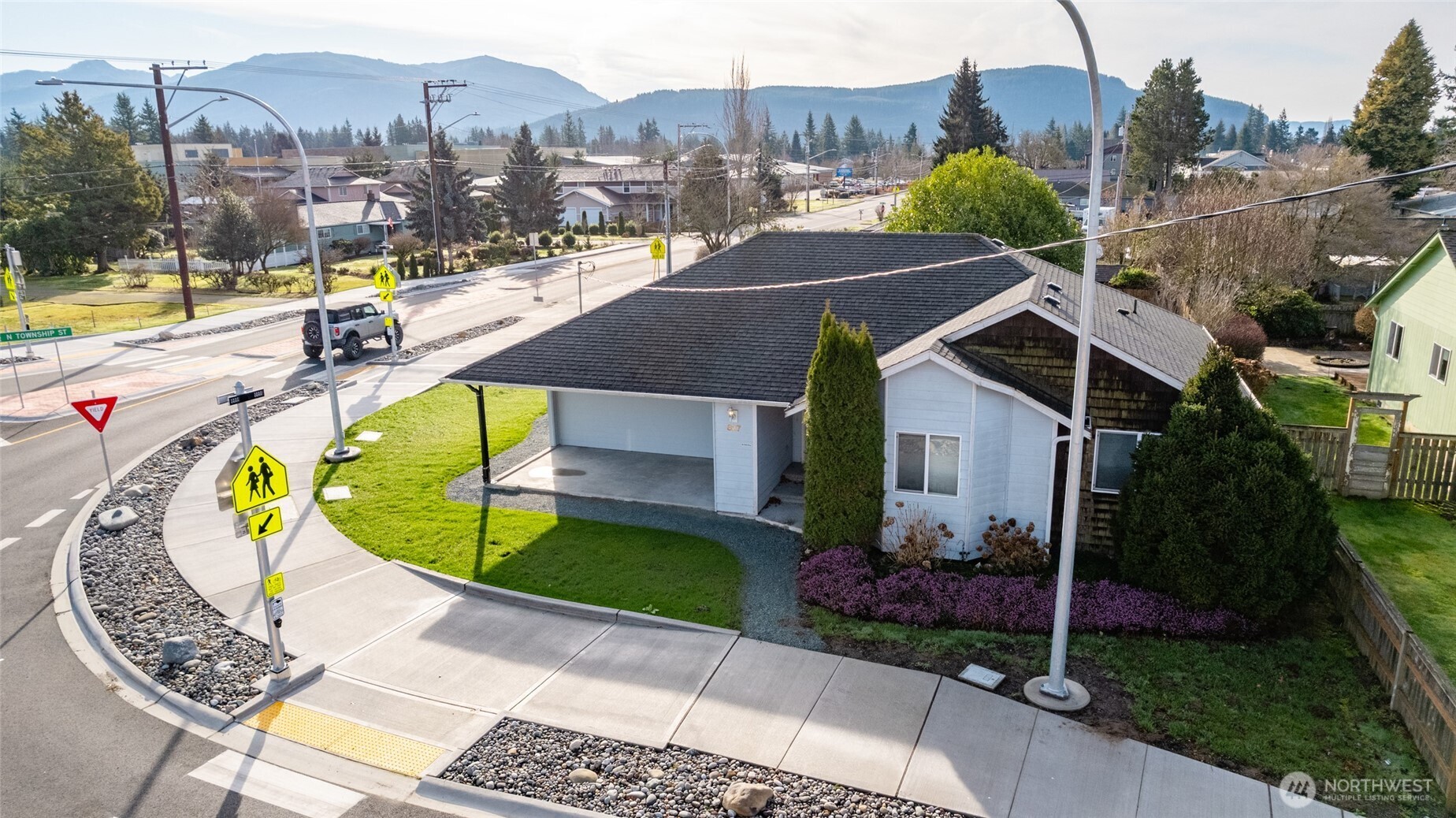 827 John Liner Road Sedro-Woolley, WA 98284 - Photo 25 of 36 an aerial view of a house with swimming pool