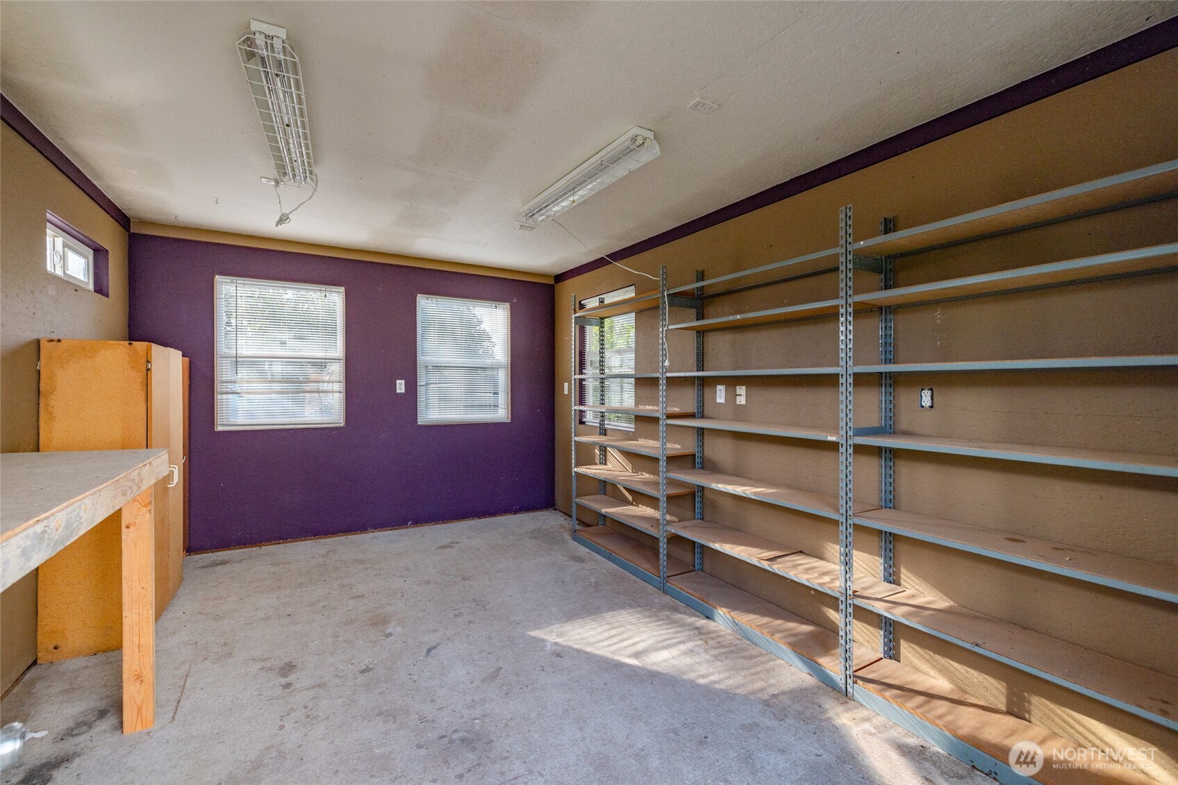 827 John Liner Road Sedro-Woolley, WA 98284 - Photo 30 of 36 a livingroom with furniture and windows