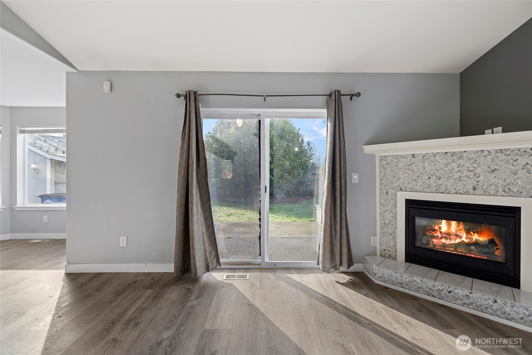 827 John Liner Road Sedro-Woolley, WA 98284 - Photo 6 of 36 a living room with a fireplace
