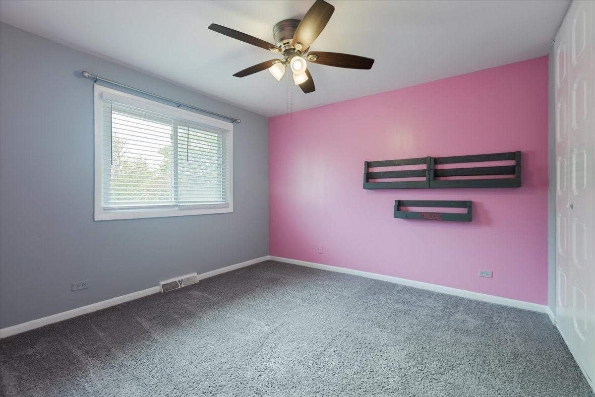 246 Monroe Road Bolingbrook, IL 60440 - Photo 20 of 32 a livingroom with a fan