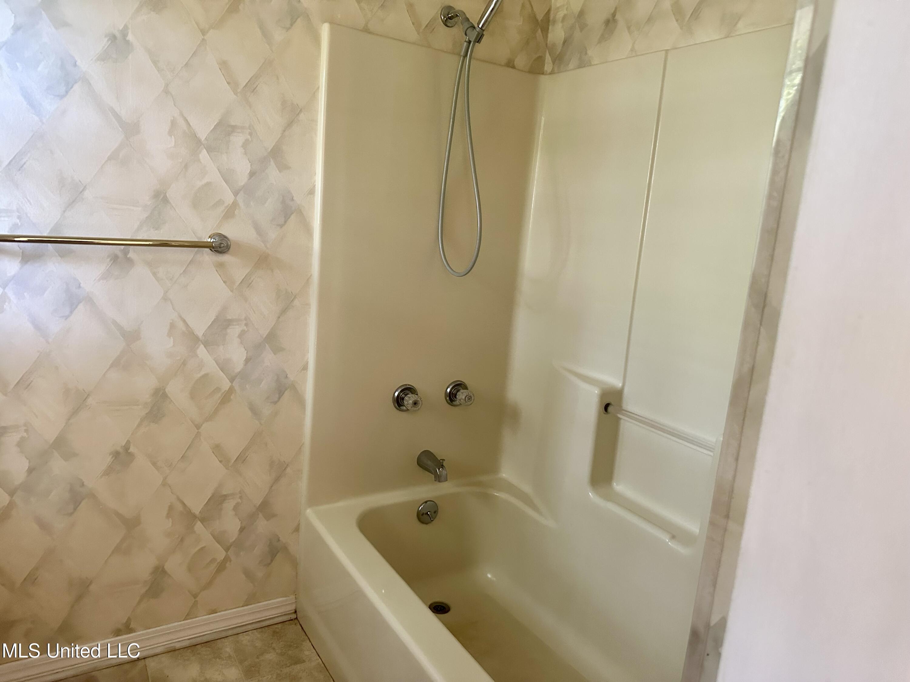 205 Ridgeview Drive Carriere, MS 39426 - Photo 11 of 21 IMG_9008