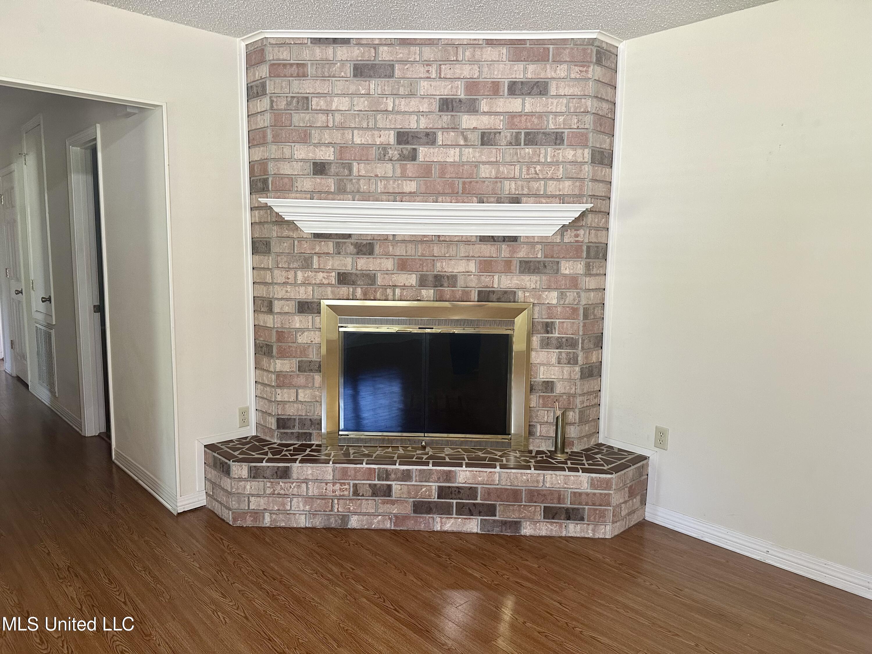 205 Ridgeview Drive Carriere, MS 39426 - Photo 2 of 21 IMG_8996