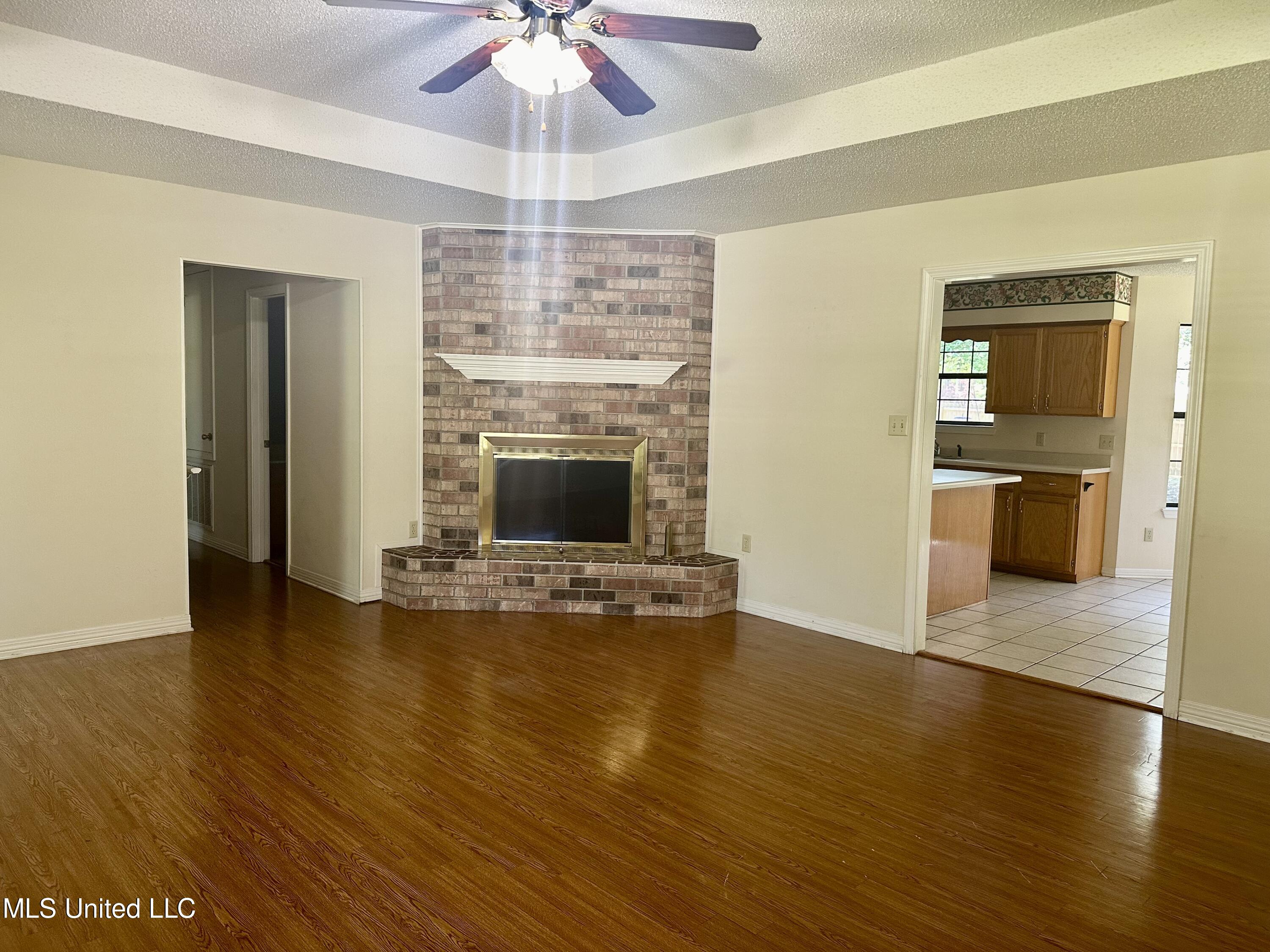 205 Ridgeview Drive Carriere, MS 39426 - Photo 4 of 21 IMG_8995