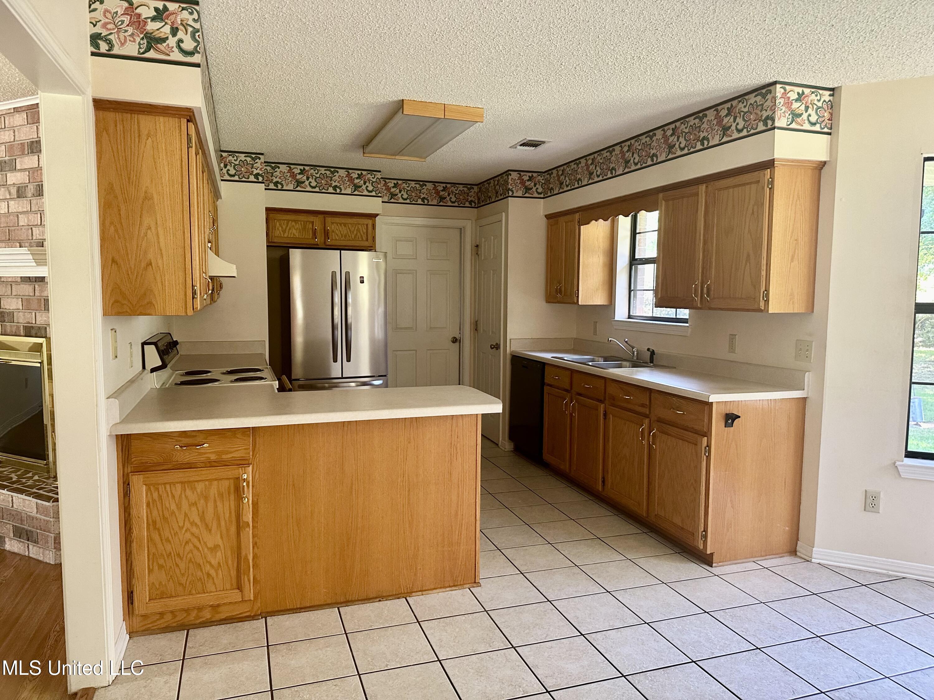 205 Ridgeview Drive Carriere, MS 39426 - Photo 6 of 21 IMG_9001