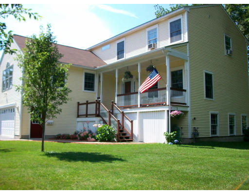 40 Harvest Road Reading, MA 01867 - Photo 1 of 18 Gallery Image 1