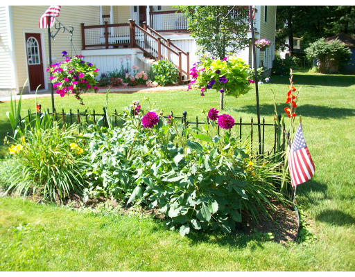 40 Harvest Road Reading, MA 01867 - Photo 2 of 18 Gallery Image 2