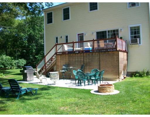 40 Harvest Road Reading, MA 01867 - Photo 3 of 18 Gallery Image 3