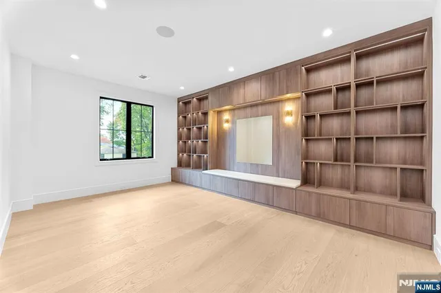 $2,649,000 | 156 Stuart Street, Paramus, NJ 07652