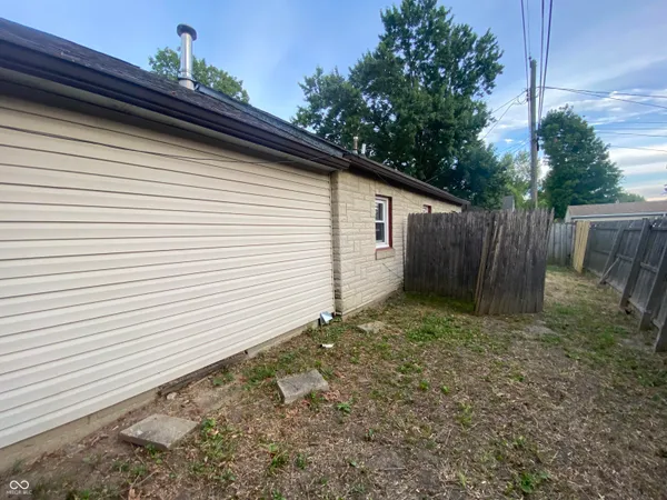 $1,400 | 410 North 20th Avenue, Beech Grove, IN 46107