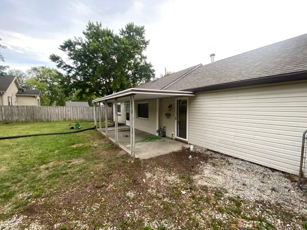 $1,400 | 410 North 20th Avenue, Beech Grove, IN 46107