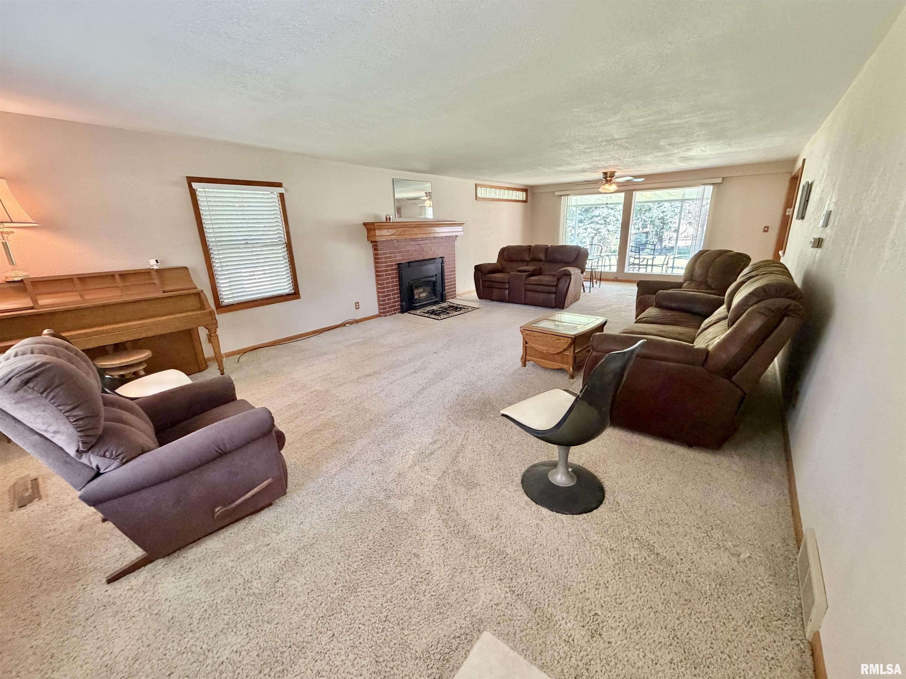 1797 South Lake Storey Road Galesburg, IL 61401 - Photo 7 of 33
