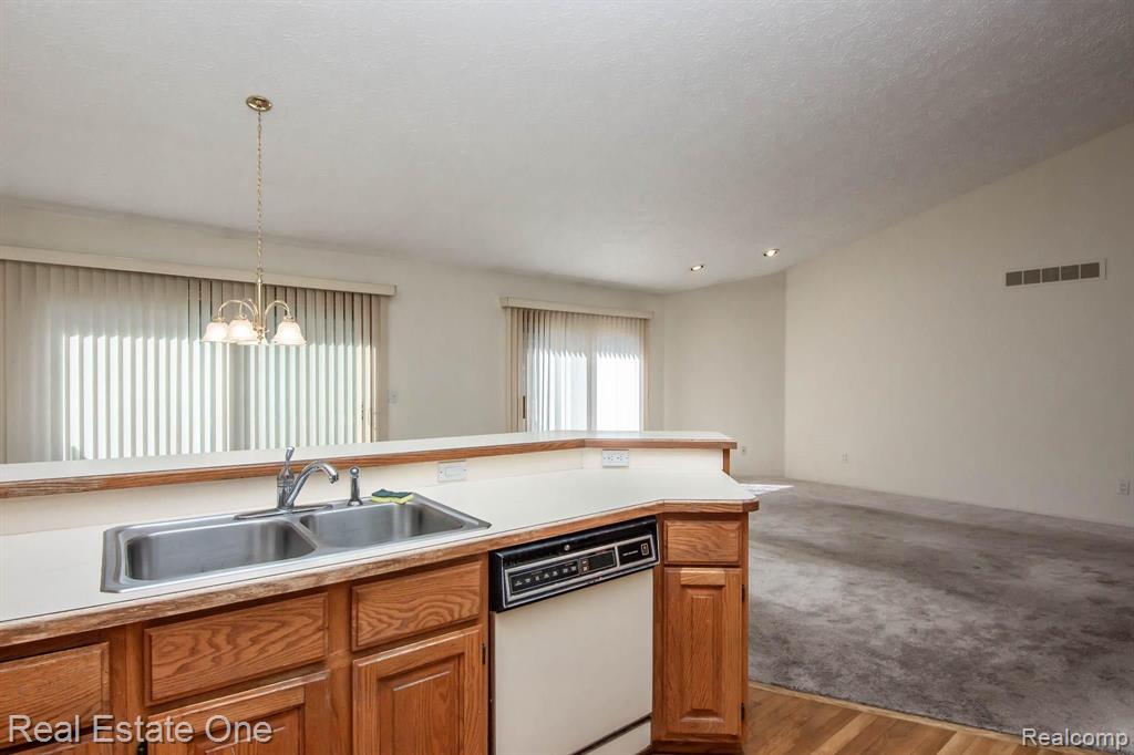 6687 Ridgeview Drive, Unit 55 Clarkston, MI 48346 - Photo 7 of 28
