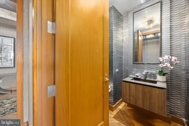 $3,975,000 | 300 International Drive, Unit 2201, Baltimore, MD 21202