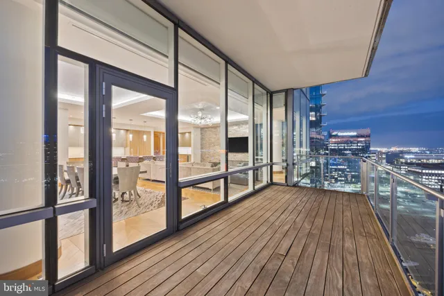 $3,975,000 | 300 International Drive, Unit 2201, Baltimore, MD 21202