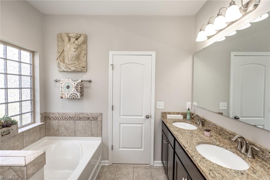 3407 Lamplight Way High Point, NC 27265 - Photo 28 of 47 Gallery Image 28
