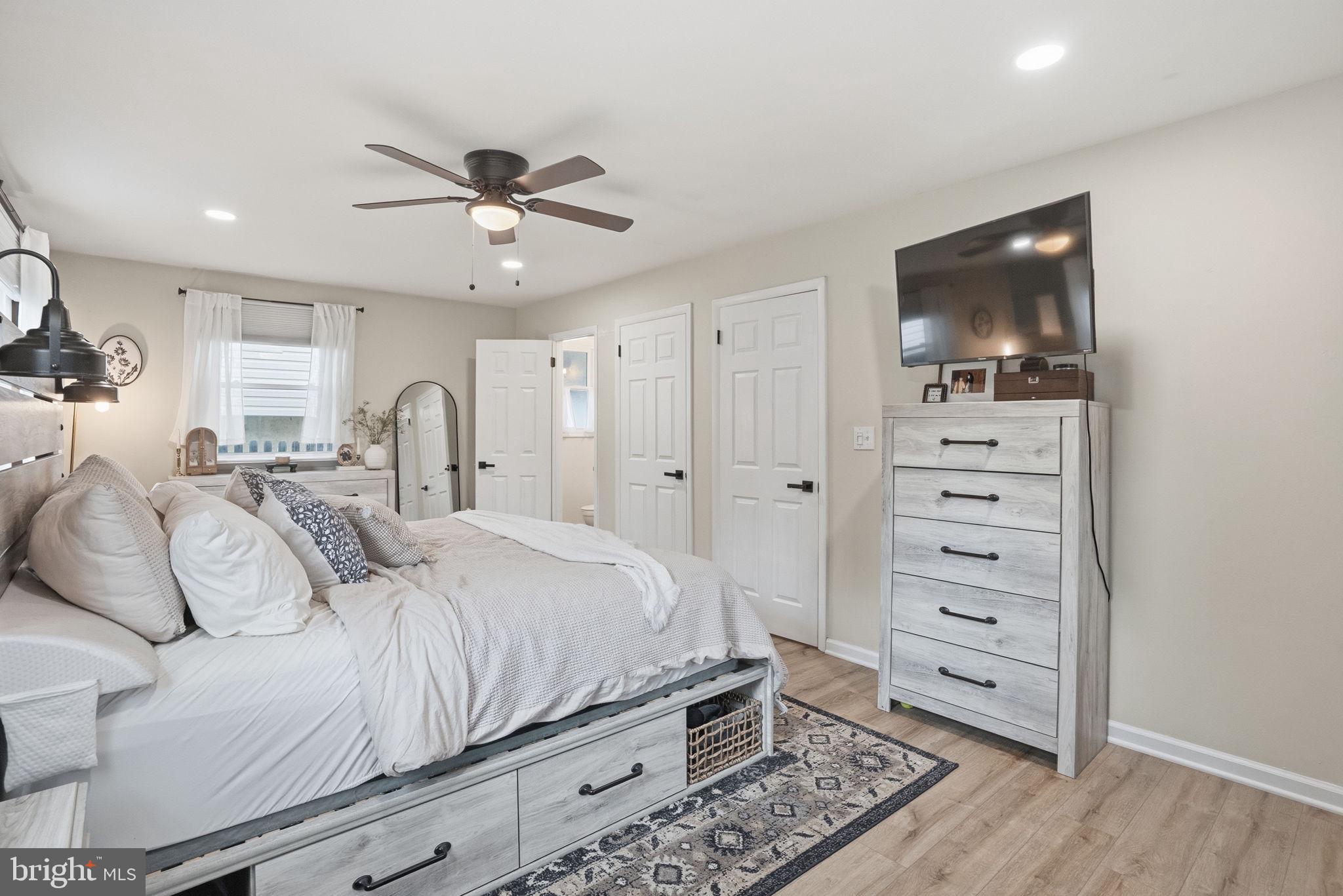 303 Radcliffe Road Glenside, PA 19038 - Photo 13 of 36 a bedroom with a bed and a flat screen tv
